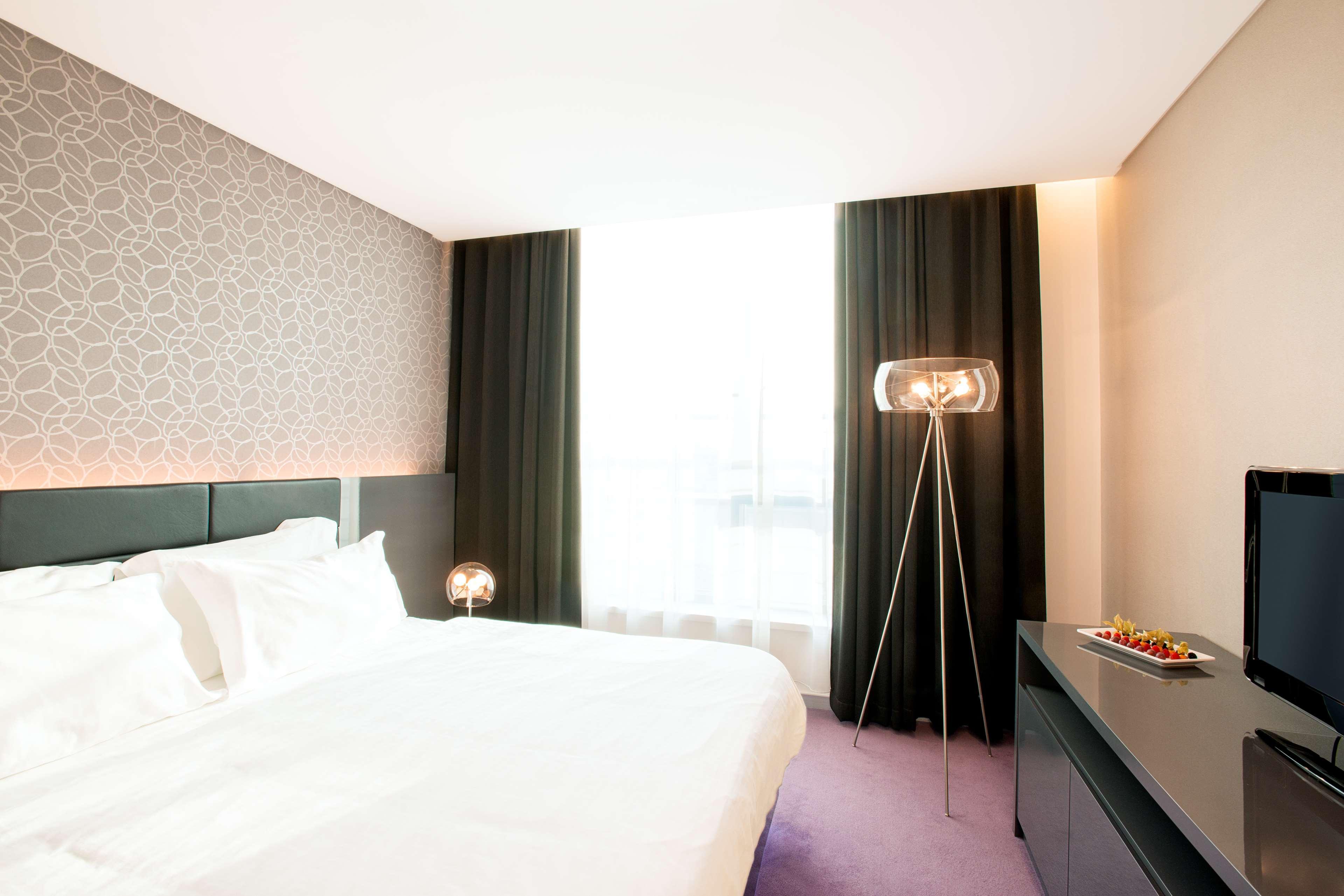 Nh Gate One Hotel